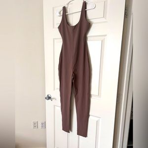 ALL IN ONE SCOOP NECK ONESIE/UMBER